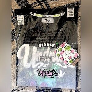UNDRTD Casual Peace Makers Puff Print Graphic T-Shirt US3112 - Medium - Unisex